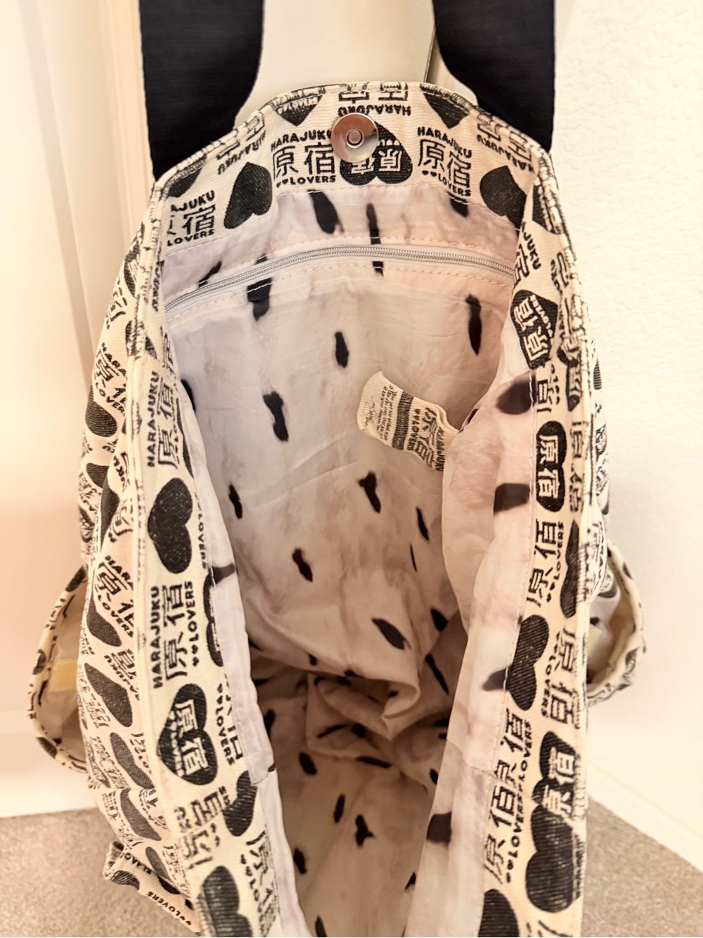 Harajuku Lovers Black and White Logo Heart Tote - Picture 4 of 6